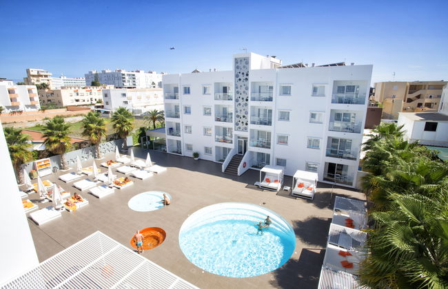 Ibiza Sun Apartments - Photo 2
