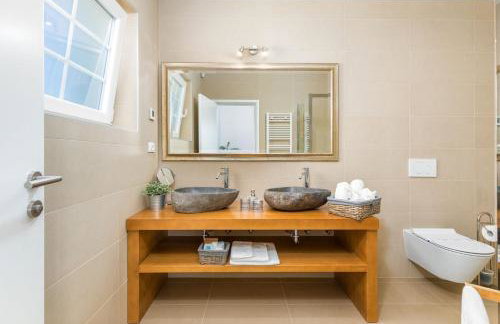 Villa Village by Villsy - with heated pool, spa, private tennis court, golf court, basketball court and playroom - Photo 40