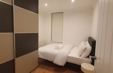 Luxurious Flat 19min from London, 7min to station - Photo 16