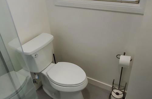 3 Bedroom 2 Bathroom House, Walkable to BART, Free Parking, Views - Foto 18