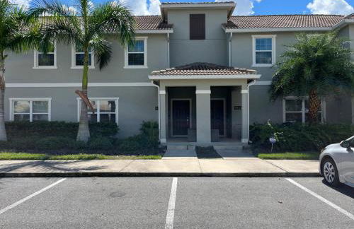 Stunning Retreat Townhouse 4 Beds and 10 Mins to Disney With Pool - Foto 20