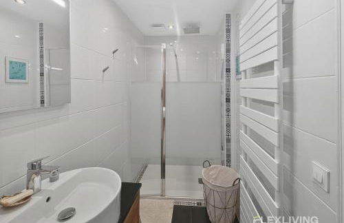 Spacious one-bedroom apartment just 1 minute walk from Montparnasse train - Foto 20