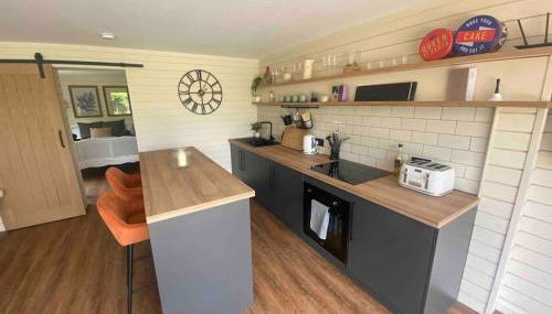 brand new cozy cabin with parking - Foto 5