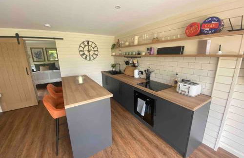 brand new cozy cabin with parking - Foto 5