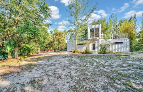 Upcycled Shipping Containers Transformed into a Glamping Home for a Unique Florida Vacation - Foto 68