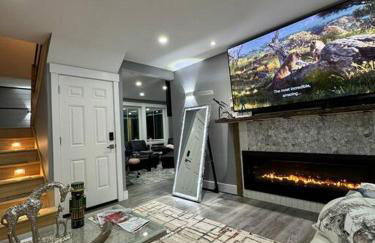 New Sunday River Ski Retreat with Hot Tub Spa - FirePit Sleeps 16 - Foto 79