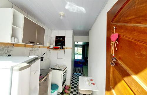 Kitnet Aconchegante com Varanda e Cozinha - Foto 2