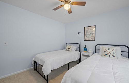 Tranquil 3BR Retreat Game Room Deck Beach Pass - Foto 22