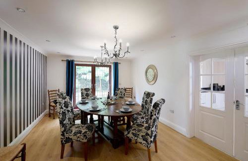 Spacious 7BR Home, Families & Contractors, Hot Tub - Foto 18