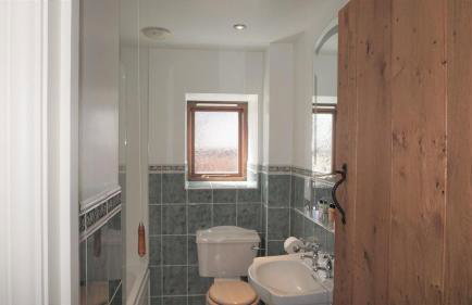 Shepherd's Watch Cottage - 5* Cyfie Farm with private hot tub - Foto 19