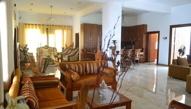 Coin salon dans le hall