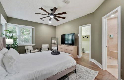 Tropical Pool Oasis - 5 BR Foosbal Cinema - Photo 20