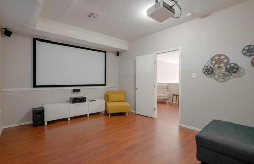 Pearl White Dream Home With Private Pool & Theatre - Foto 26