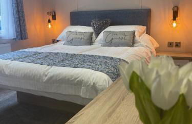 Ailsa Lodge with Hot Tub - Foto 7