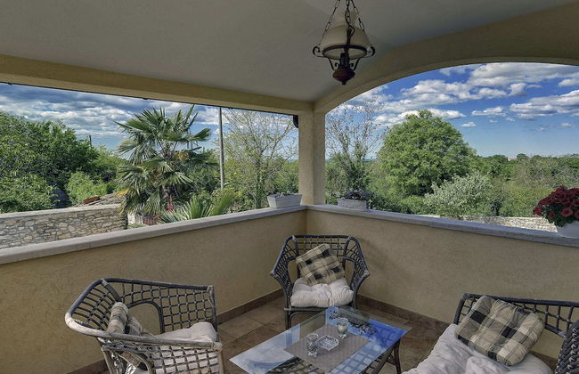 Well Maintained Holiday Home With Private Heated Pool Near the Beach - Foto 15