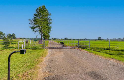 Van Vacation Retreat with Private 300-Acre Lake! - Photo 40