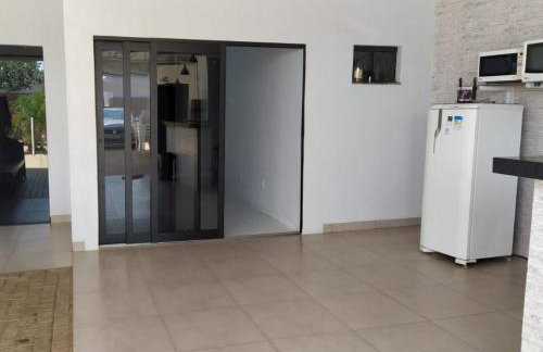 Check-in AUTÔNOMO e Privacidade em Hidro, piscina, casa, garagem até 2, até 3 quartos e 3 ar, 2 banheiros, churrasqueira, máquina de lavar roupas, roupa de cama, todos privativos, insira valor 3 hóspedes e abrimos 2 quartos, já 5 hóspedes usam 3Q - Foto 23