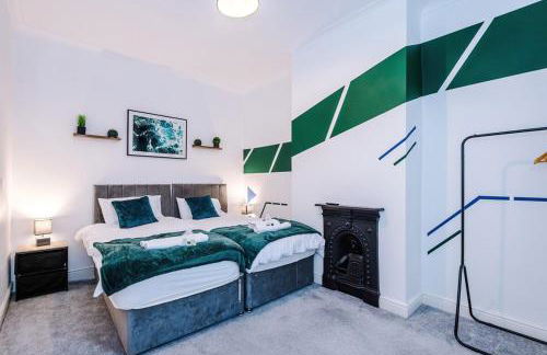 4 Bedroom House in Walkden with Free Parking, by Short Term Digs Short Lets & Serviced Accommodation - Foto 35