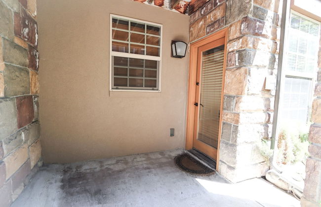 New Downtown Luxury Hideaway Skiing - Photo 31