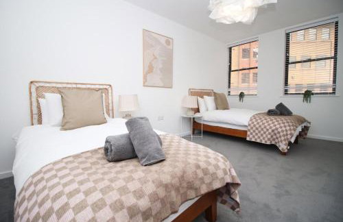 Modern Two BR | Free Parking - Foto 9