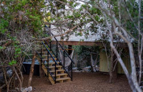 Treehouse Glamping at Pecan Haven W Hot Tub - Foto 40