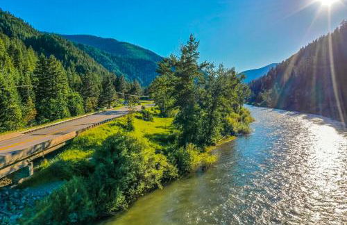 Luxury Riverfront Retreat on Montanas Iconic Blackfoot River with Hot Tub - Foto 8
