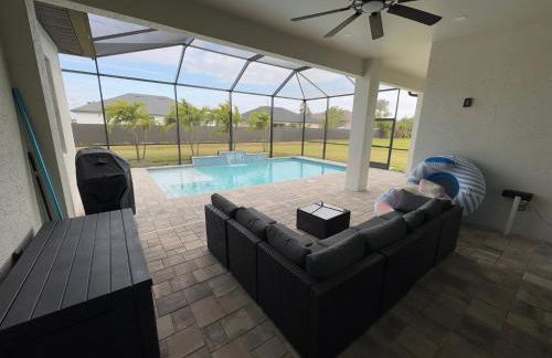 Brand New Luxury 4 bedroom heated pool home - Foto 11