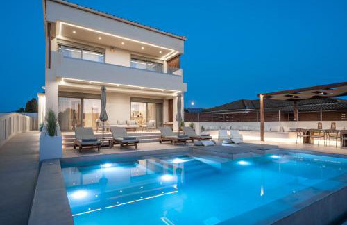 Cantouni Villa, Luxury 5BR Retreat with Pool & Jacuzzi Near Town by Villa Mana Gers - Photo 50