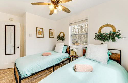 Deck, Fire Pit and Pool Access at Poconos Retreat! - Foto 23