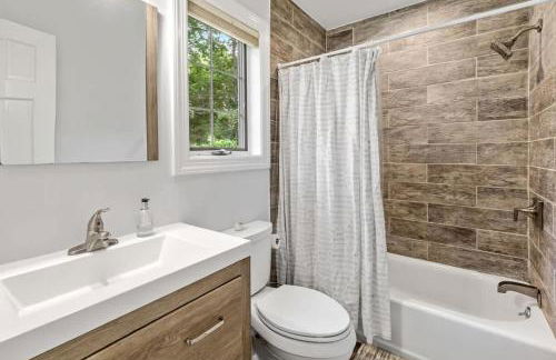 Amazing Southampton Home with Private Heated Pool - Foto 46