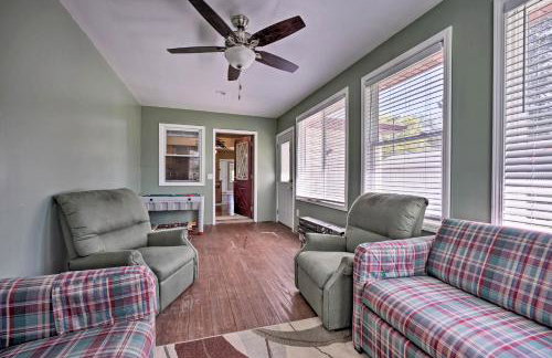 3 Mi to Lake Michigan Access Sawyer Home with Patio - Foto 11