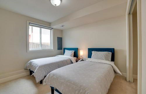 Near Public Transit and Walkable! Airy Seattle Apt - Foto 15