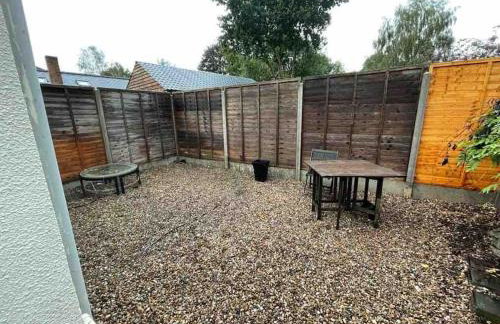 Charming 3-Bed Home Comfortable Stay in Coalville - Photo 2