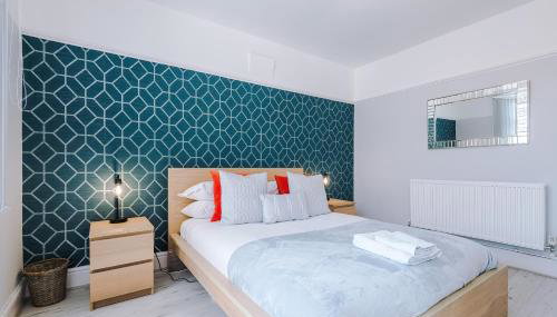 "Eastville Court Rhyl" by Greenstay Serviced Accommodation - A Cosy 2 Bedroom Bungalow with Parking, Dog Friendly, Close To Beaches, Shops & Restaurants - Ideal for Families, Friends, Couples & Business Travellers - Foto 1