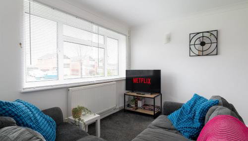 Spacious 3BR Home in Leighton Buzzard Parking Sleeps 5 Walk to Town & Train Near Rushmere Country Park & Leighton Buzzard Railway Perfect for Families & Work Stays - Foto 3