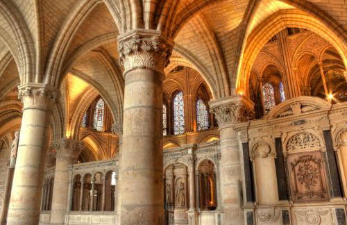 BedinReims "burgundy bottle" 110m2 Exceptional, 4 chambres doubles, 2 bain, free park & wifi, tout équipé - Foto 63