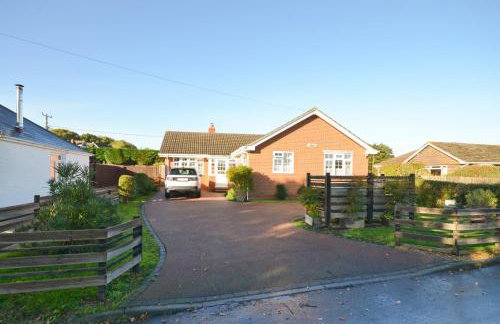 Dassia-Rural Bungalow, Dog Friendly with Hot Tub Near Gurnard - Foto 37