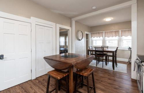 5 Bedroom 3200 Sq Ft House for Downtown Travelers - Photo 24