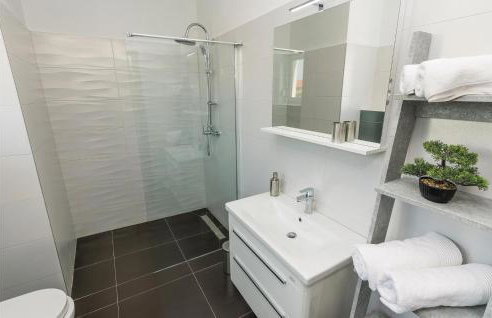 Three-Bedroom Holiday Home In Kozino - Photo 20