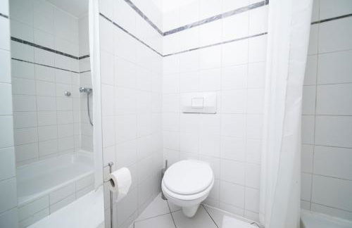 WHITE 60 QM Apartment - Zentral - Balkon - Messe - Foto 13