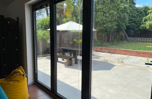 6 Bedroom Bungalow Ascot Racecourse LegoLand Windsor Castle 75" TV - Foto 33