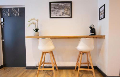 Hidden Retreat with Steam room, KING bed near tube - Foto 13