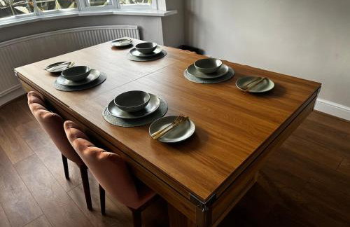 Modern 3-Bedroom House with Private Parking - Photo 21