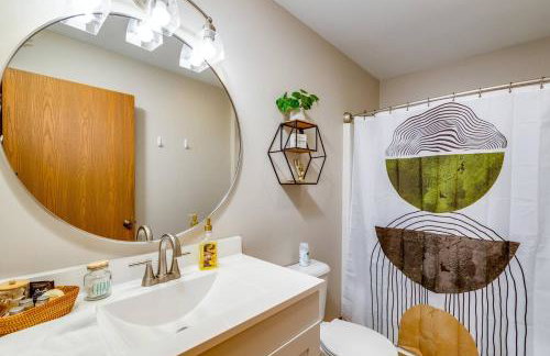 Charming 2BR Home w Outdoor Space & BBQ Grill - Foto 17