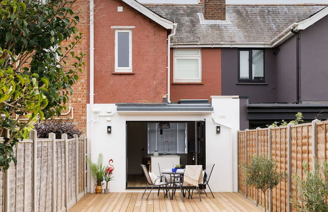 Stylish 2 Bed City Stay - Photo 22