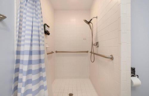 Relaxing Lakefront Retreat w/ Hot Tub & Dock - Foto 25