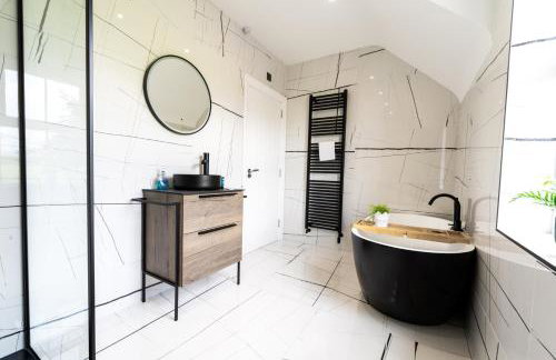 Escape Ordinary at Lily's Pad - Foto 58