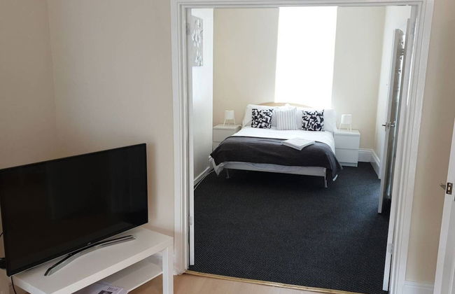 South Shield's Hidden Gem Amethyst 3 Bedroom House - Photo 3