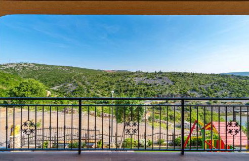 Awesome Home In Modric - Photo 7