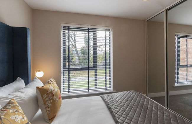 Elliot Oliver - Luxurious 2 Bedroom Apartment With Parking - Photo 3